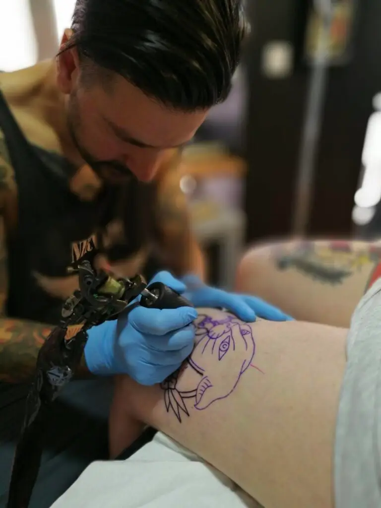 Jalfredd Tatuando
